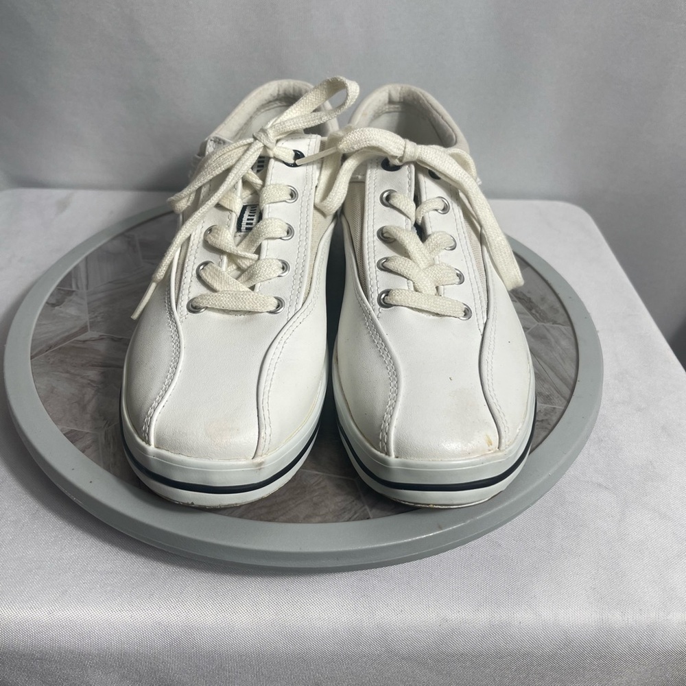St. John’s Bay White Leather Lace Up Sneakers Women’s Size 8M Casual Shoes